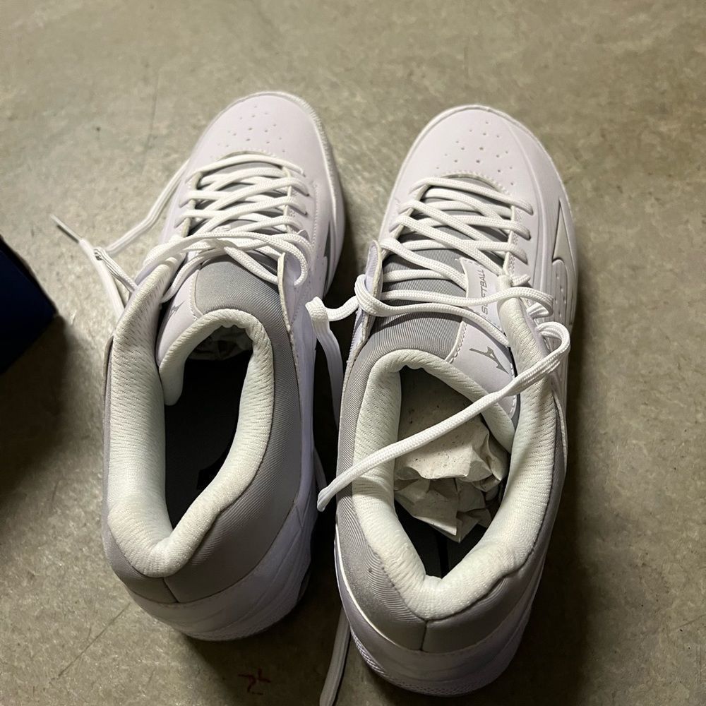 Woman cleat’s